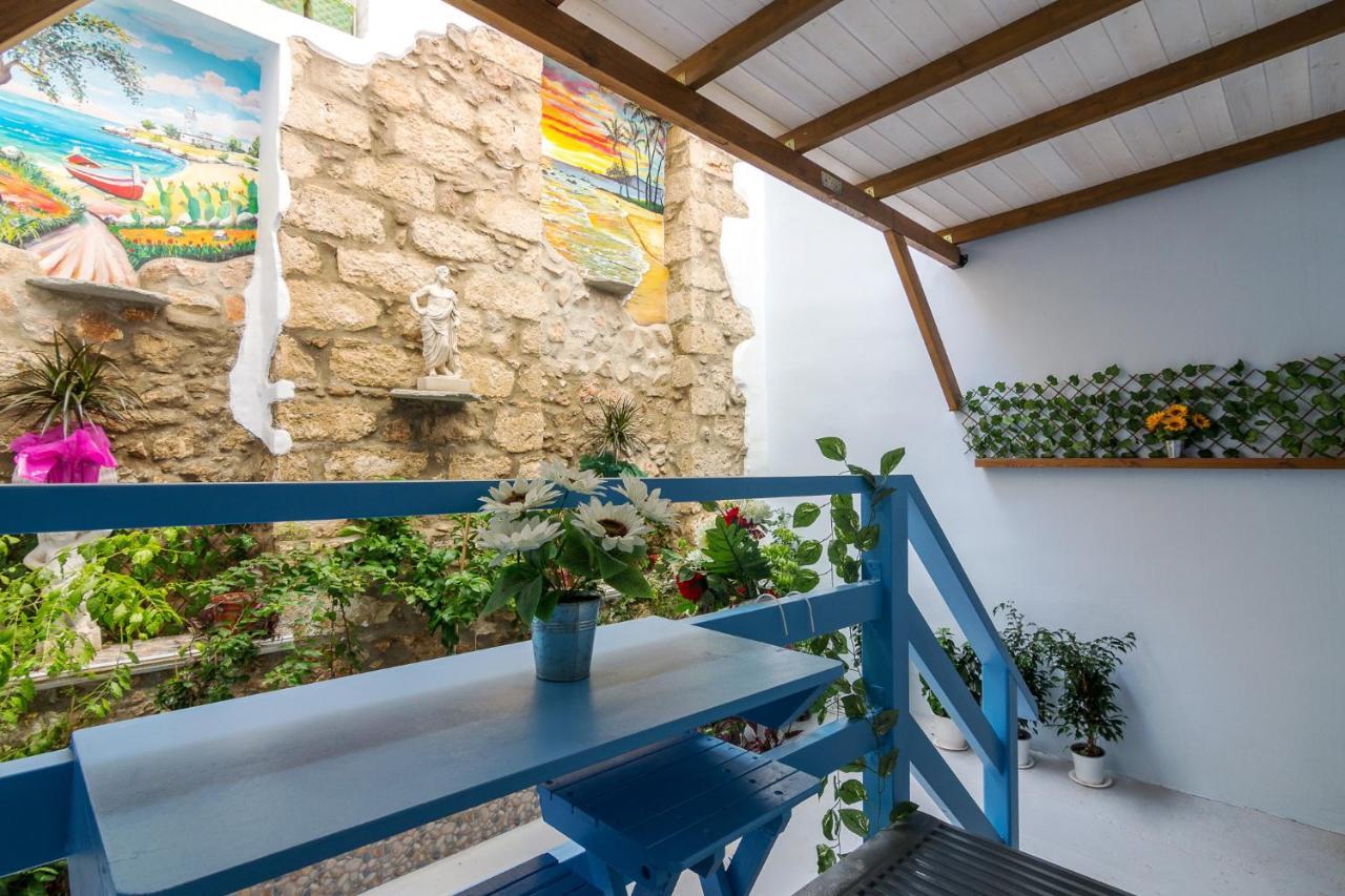 Wonderful Renovated Apartment With Private Patio Atény Exteriér fotografie