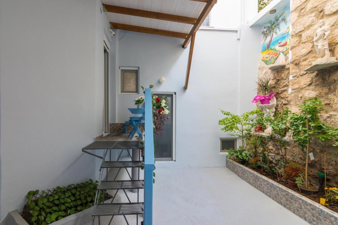 Wonderful Renovated Apartment With Private Patio Atény Exteriér fotografie